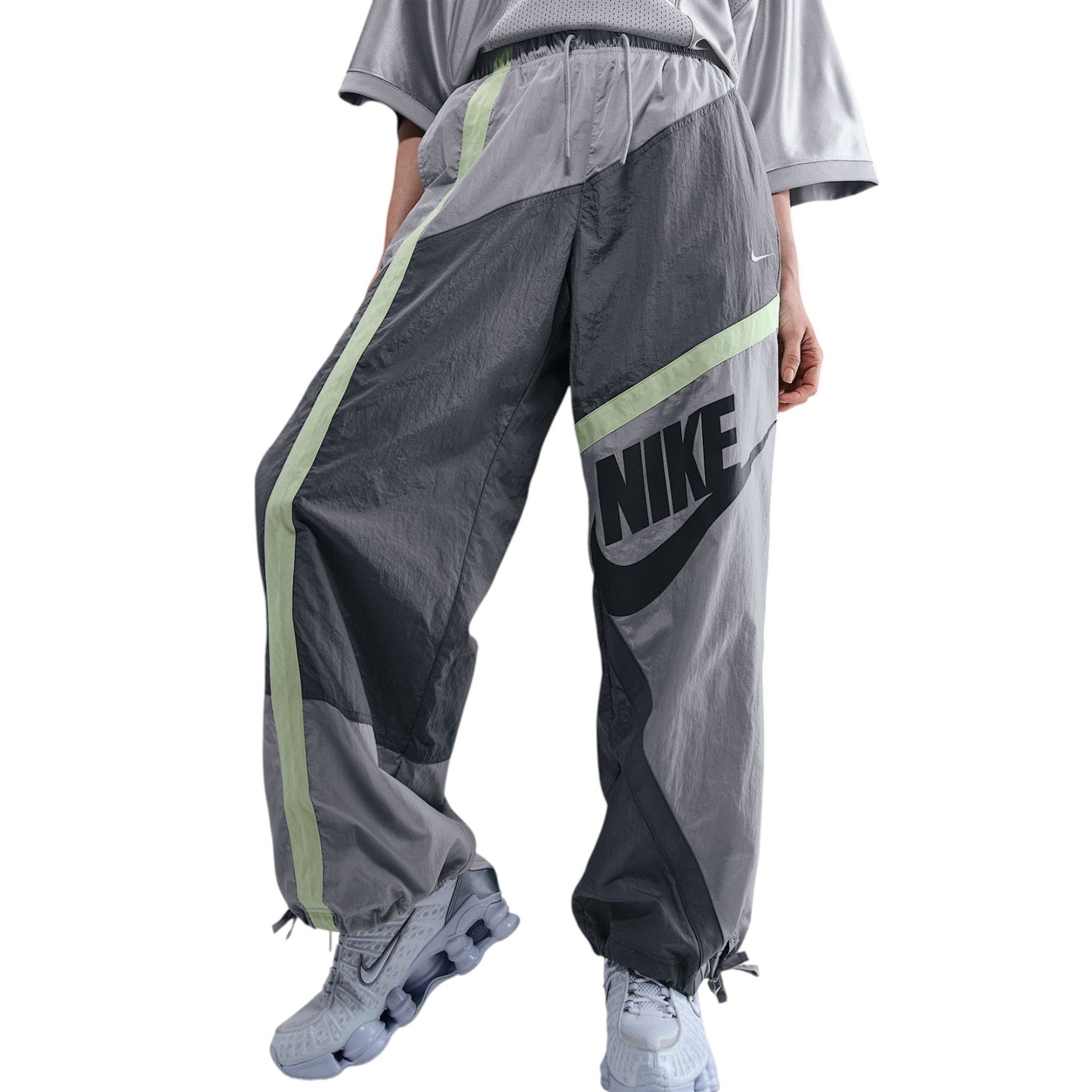 Nike Sportswear Mid-Rise Woven Trousers