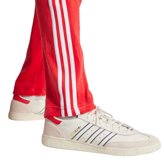 Retro Vibes: Adicolor Velour Pants